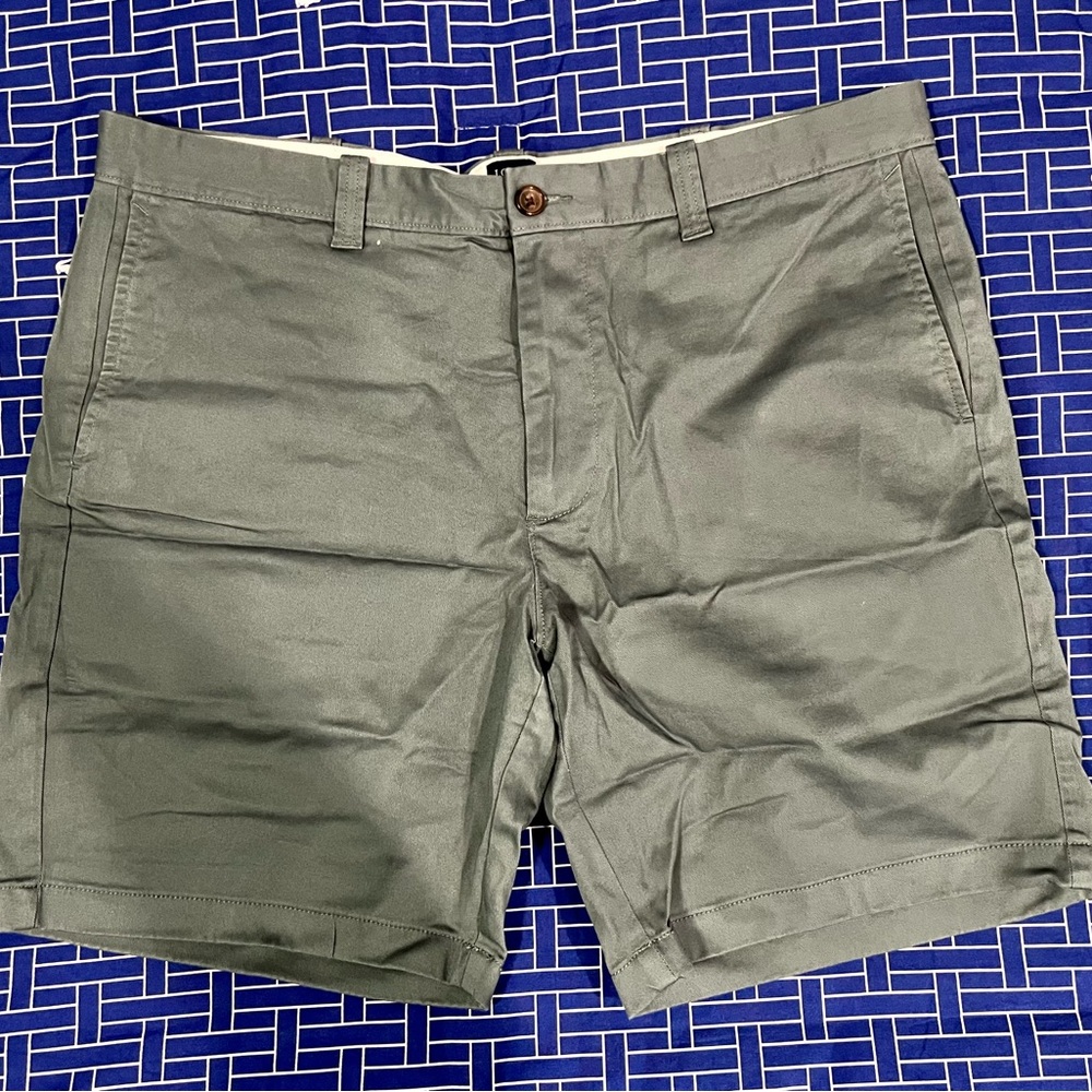 J. Crew Olive/Green Flat Front Shorts Size 38 9 Inch Inseam